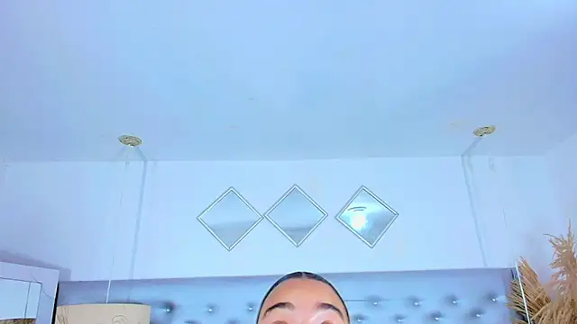 EileenBenzon online show from February 18, 2026, 5:03 am