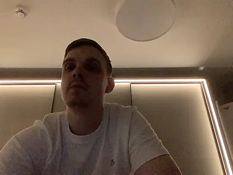 neilho1 online show from December 10, 2024, 7:11 pm