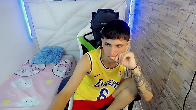 Brayan lopezz online show from January 18, 2025, 4:10 pm