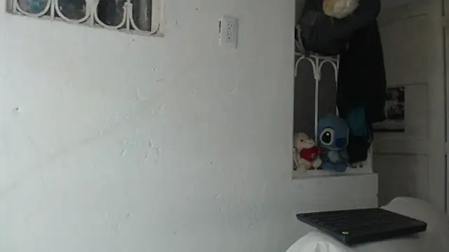 skinny sweet2411 online show from September 13, 2025, 11:59 pm