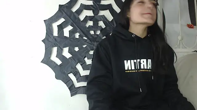 skinny sweet2411 online show from November 3, 2025, 5:09 am