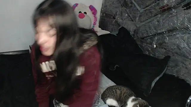 skinny sweet2411 online show from February 16, 2026, 8:05 pm