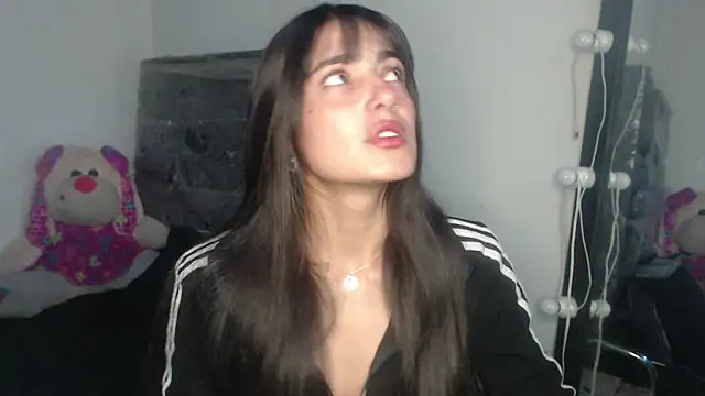 skinny sweet2411 online show from April 3, 2026, 3:37 am