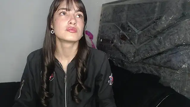 skinny sweet2411 online show from April 11, 2026, 9:02 am