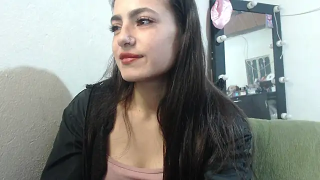skinny sweet2411 online show from June 18, 2026, 6:24 am