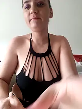 Snapshot of Nell-X chatting on December 13, 2024, 12:28 pm Nell-X online show from December 13, 2024, 12:28 pm