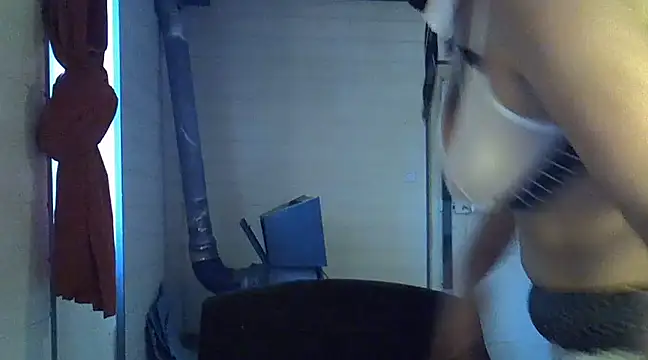 Snapshot of Nell-X chatting on January 2, 2025, 1:30 pm Nell-X online show from January 2, 2025, 1:30 pm