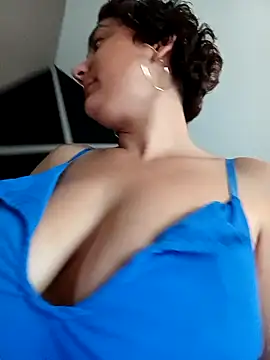 Snapshot of Nell-X chatting on October 3, 2025, 8:22 am Nell-X online show from October 3, 2025, 8:22 am