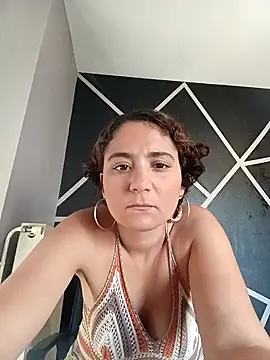 Snapshot of Nell-X chatting on October 7, 2025, 8:33 am Nell-X online show from October 7, 2025, 8:33 am