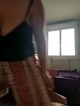 Snapshot of Nell-X chatting on October 15, 2025, 8:03 am Nell-X online show from October 15, 2025, 8:03 am