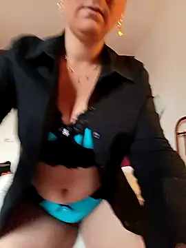 Snapshot of Nell-X chatting on October 29, 2025, 12:18 pm Nell-X online show from October 29, 2025, 12:18 pm