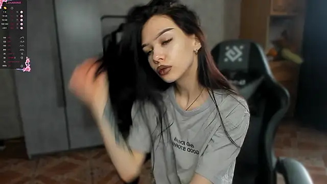 SweetyDeviliya online show from March 25, 2026, 11:27 am