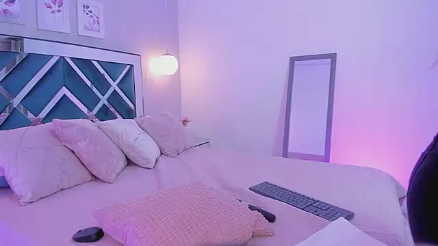 ibella7 online show from March 6, 2025, 10:15 pm