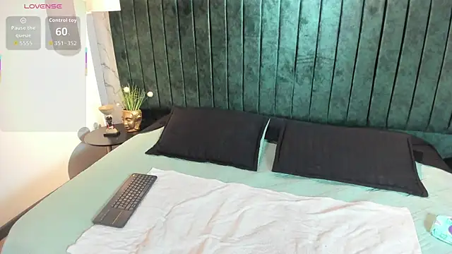 Edward max online show from April 22, 2026, 3:20 am