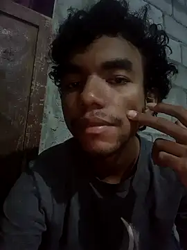 Reynold2608 online show from September 29, 2025, 1:44 am