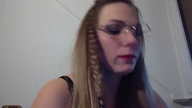 Snapshot of DevilsAngel13 chatting on December 2, 2024, 7:36 am DevilsAngel13 online show from December 2, 2024, 7:36 am