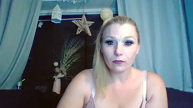 Snapshot of DevilsAngel13 chatting on September 16, 2025, 7:04 pm DevilsAngel13 online show from September 16, 2025, 7:04 pm