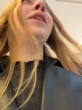 Snapshot of Sunny___Bunny chatting on February 22, 2026, 1:42 pm Sunny Bunny online show from February 22, 2026, 1:42 pm