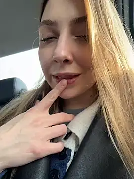 Snapshot of Sunny___Bunny chatting on March 4, 2026, 1:06 pm Sunny Bunny online show from March 4, 2026, 1:06 pm