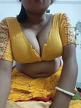 Snapshot of Priya_2222 chatting on August 9, 2026, 6:02 pm Priya 2222 online show from August 9, 2026, 6:02 pm