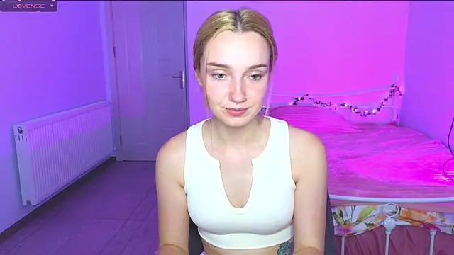 Wild Sophie  online show from September 23, 2025, 6:33 pm