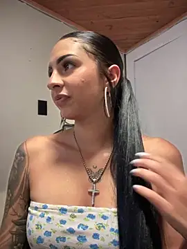 Hilary pinkk online show from September 27, 2025, 3:22 am