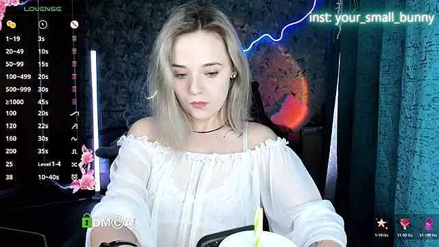 Snapshot of Your_small_bunny chatting on July 18, 2026, 2:05 am Your small bunny online show from July 18, 2026, 2:05 am
