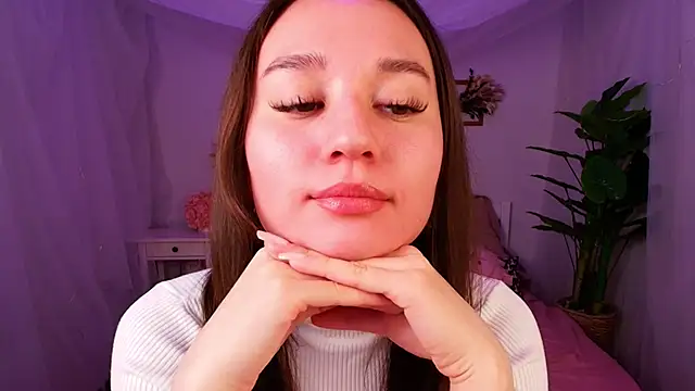 margeriTirell online show from November 8, 2025, 2:56 am