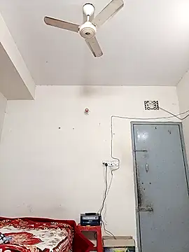 Snapshot of Tisha-01 chatting on February 14, 2026, 2:47 pm Tisha-01 online show from February 14, 2026, 2:47 pm