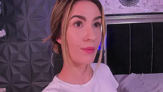 Snapshot of LaurynCopper chatting on July 12, 2026, 5:31 am LaurynCopper online show from July 12, 2026, 5:31 am
