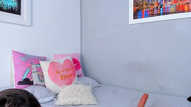 naughtyloverss online show from December 17, 2024, 7:37 pm