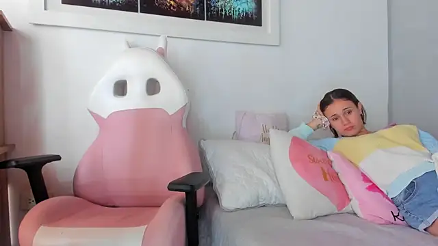 naughtyloverss online show from December 29, 2024, 5:22 pm