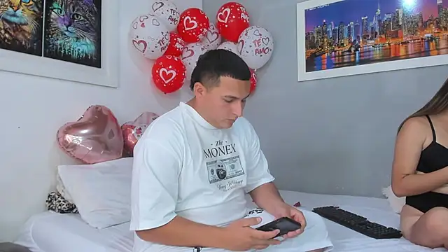 naughtyloverss online show from February 14, 2025, 4:52 pm