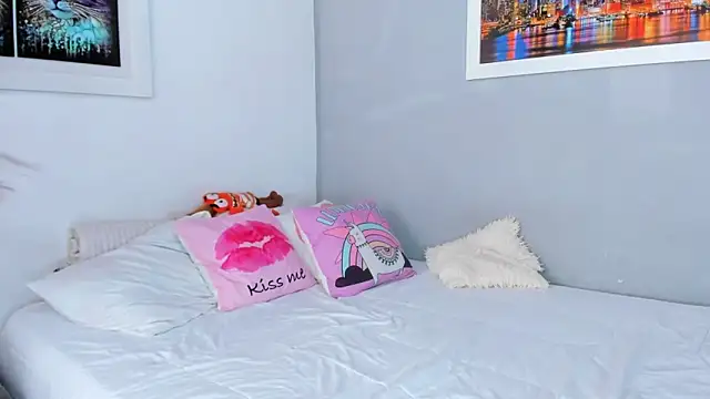 naughtyloverss online show from February 19, 2025, 6:43 pm