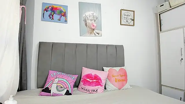 naughtyloverss online show from December 20, 2025, 12:01 pm