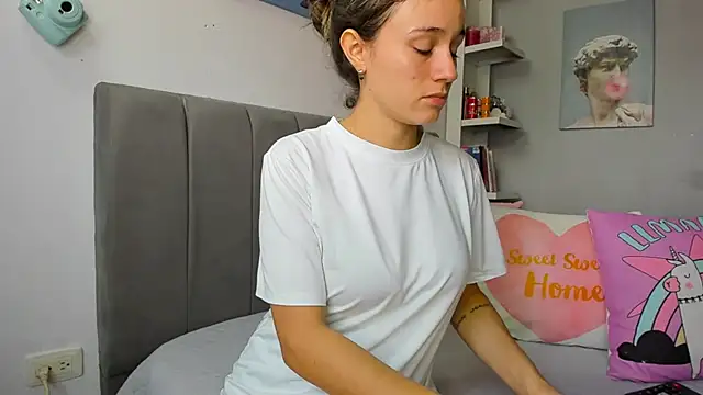 naughtyloverss online show from June 11, 2026, 3:43 pm