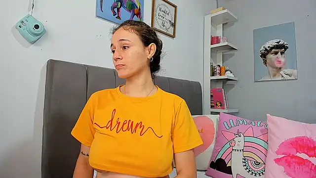 naughtyloverss online show from June 18, 2026, 3:27 pm
