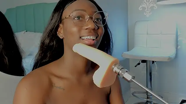 Khenta Michells online show from February 24, 2025, 1:31 pm