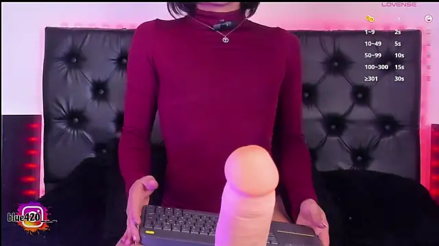 Skyler  blue4 online show from January 31, 2025, 7:40 pm