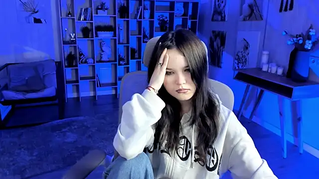 Elainebeness online show from October 22, 2025, 8:08 pm