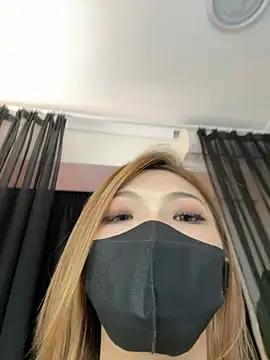 Snapshot of LucyKI chatting on January 9, 2025, 4:17 pm LucyKI online show from January 9, 2025, 4:17 pm