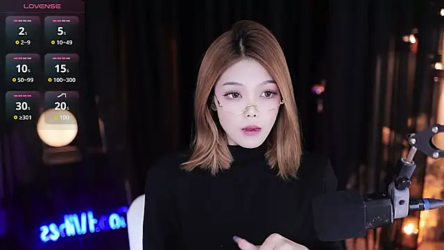 Snapshot of LucyKI chatting on January 10, 2025, 2:13 pm LucyKI online show from January 10, 2025, 2:13 pm