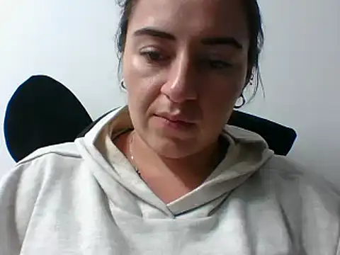  karlie kloss  online show from December 27, 2024, 1:32 am