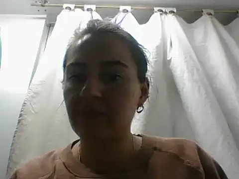  karlie kloss  online show from December 30, 2024, 1:04 am