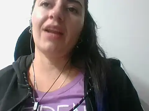  karlie kloss  online show from February 8, 2025, 12:38 am