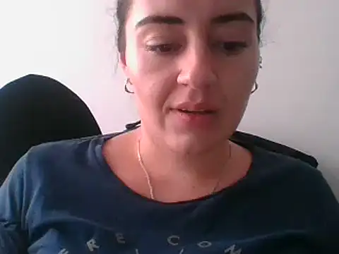  karlie kloss  online show from February 9, 2025, 9:17 pm