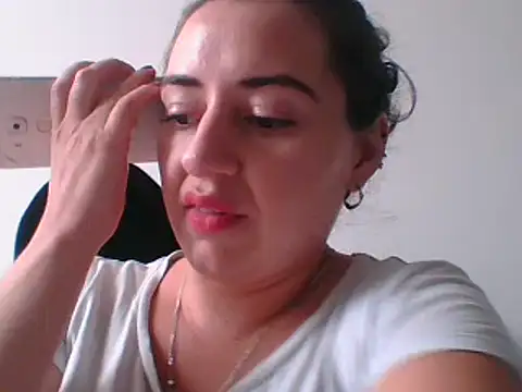  karlie kloss  online show from February 10, 2025, 7:38 pm