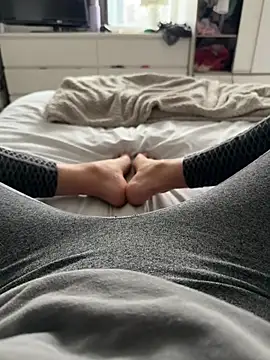 persiannqueen online show from February 19, 2025, 9:39 am