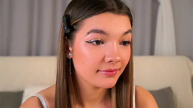 VeronaAppleberry online show from September 10, 2025, 11:10 am