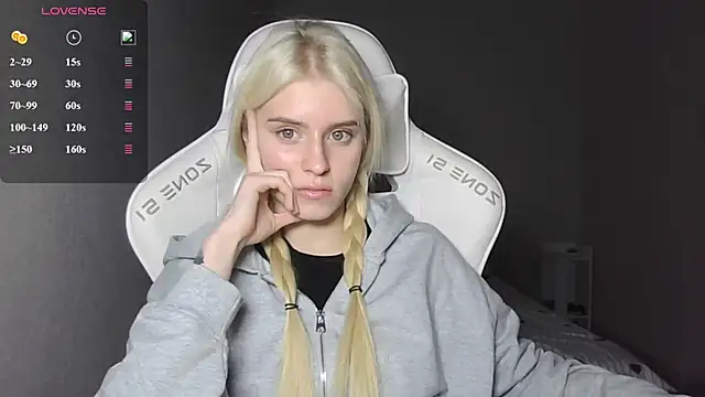 LizaKisses online show from September 8, 2025, 3:55 pm